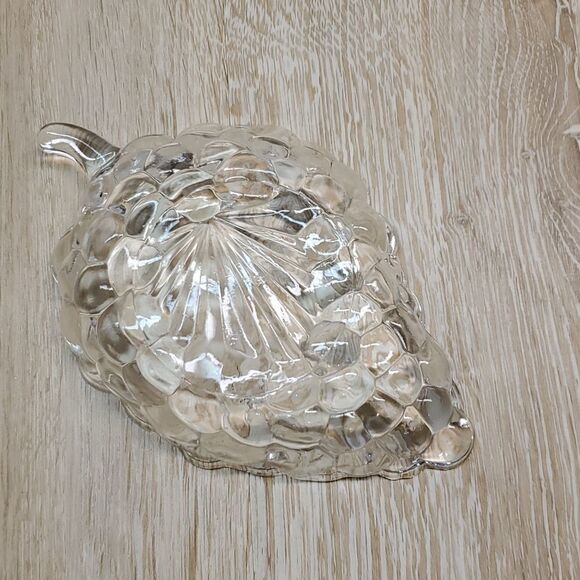 Antique Vintage Anchor Hocking grape dish in clear glass - Picture 2 of 5